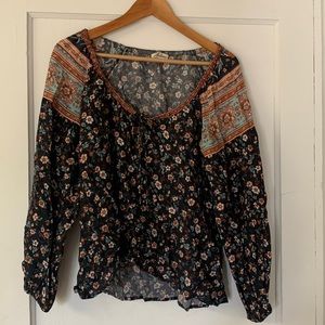Arnhem floral blouse. AU8. Black. Pullover with tie front